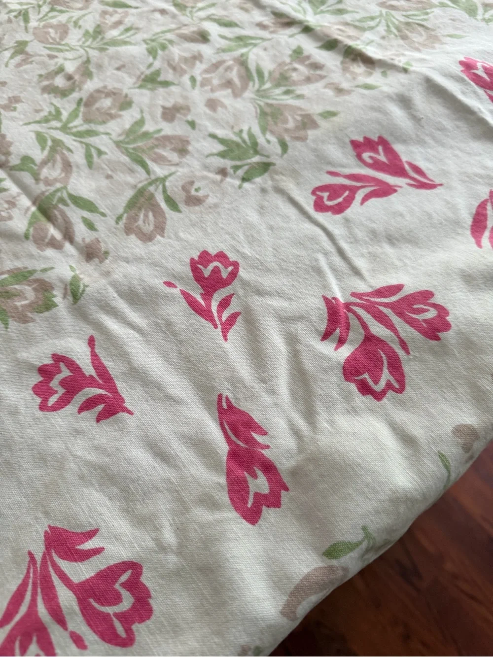 Vintage Tablecloth 1950s Pink Floral Border Excellent Condition 68 X 59 Inches